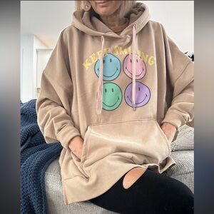 American Eagle Beige Graphic Huggable Hoodie Sweater Oversized Size Small